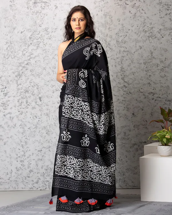 Black_Cotton_Folk_Print_Mulmul_Saree_For_Women